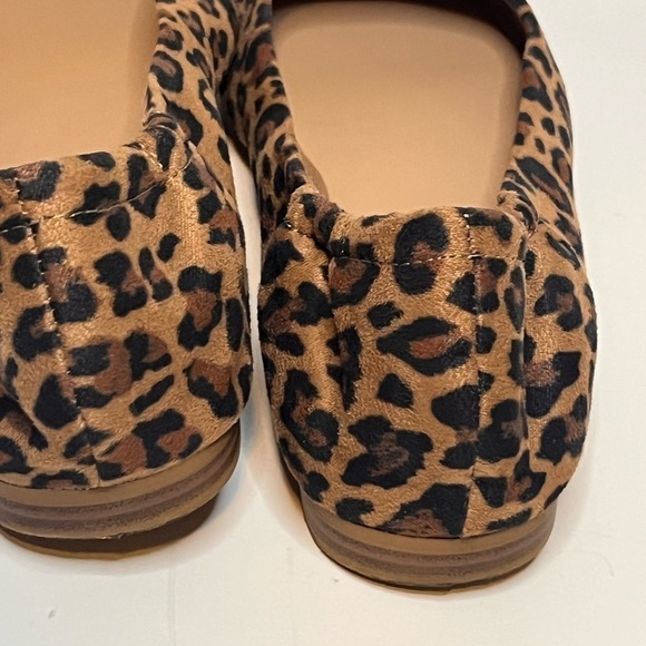 Crown & Ivy, Women’s Brown/Black Leopard Print Flats, Size 8B - Picture 4 of 9